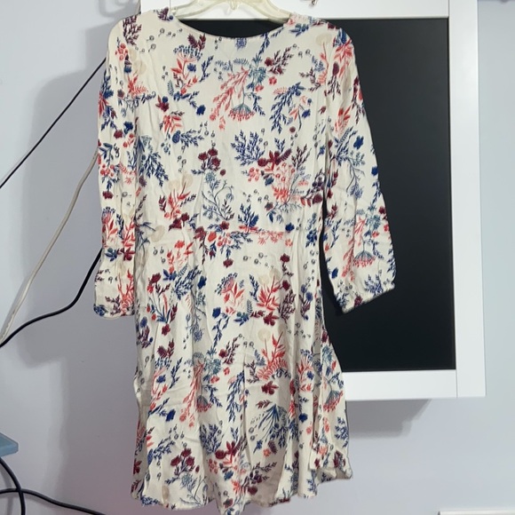 Flower Mid Sleeve Dress . - Picture 3 of 3